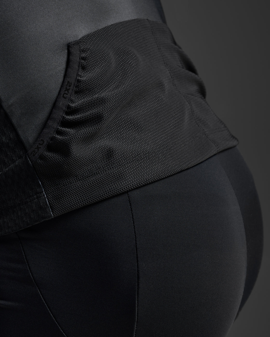Aero Hex Tri Sleeved Top