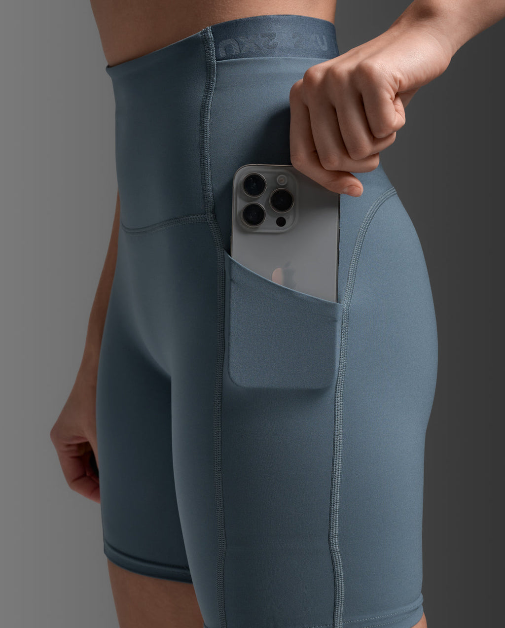 Form Stash Hi-Rise 6" Compression Short with Pockets