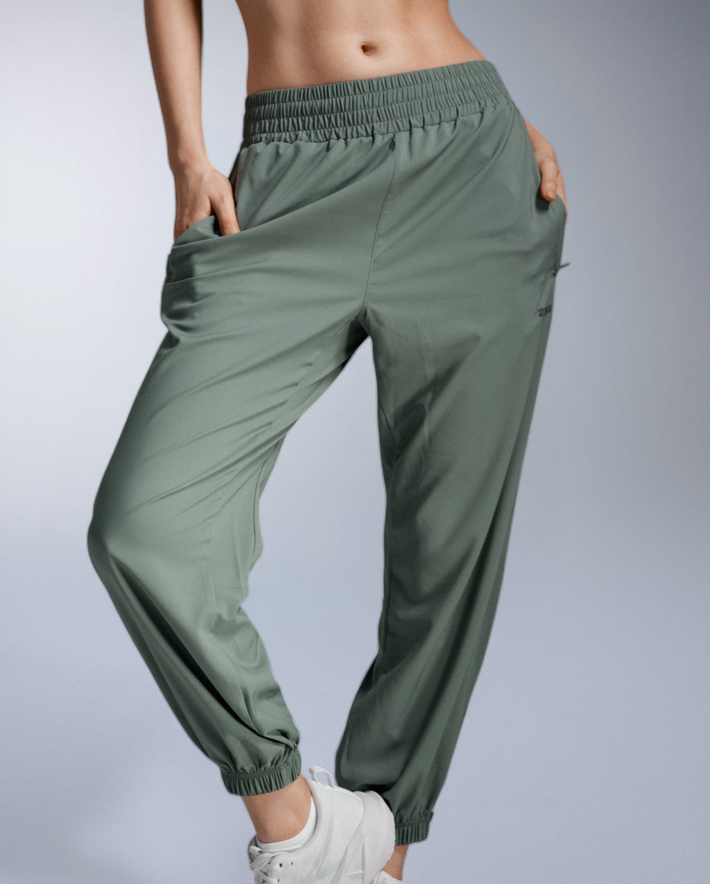 Aero Hi-Rise Woven Jogger