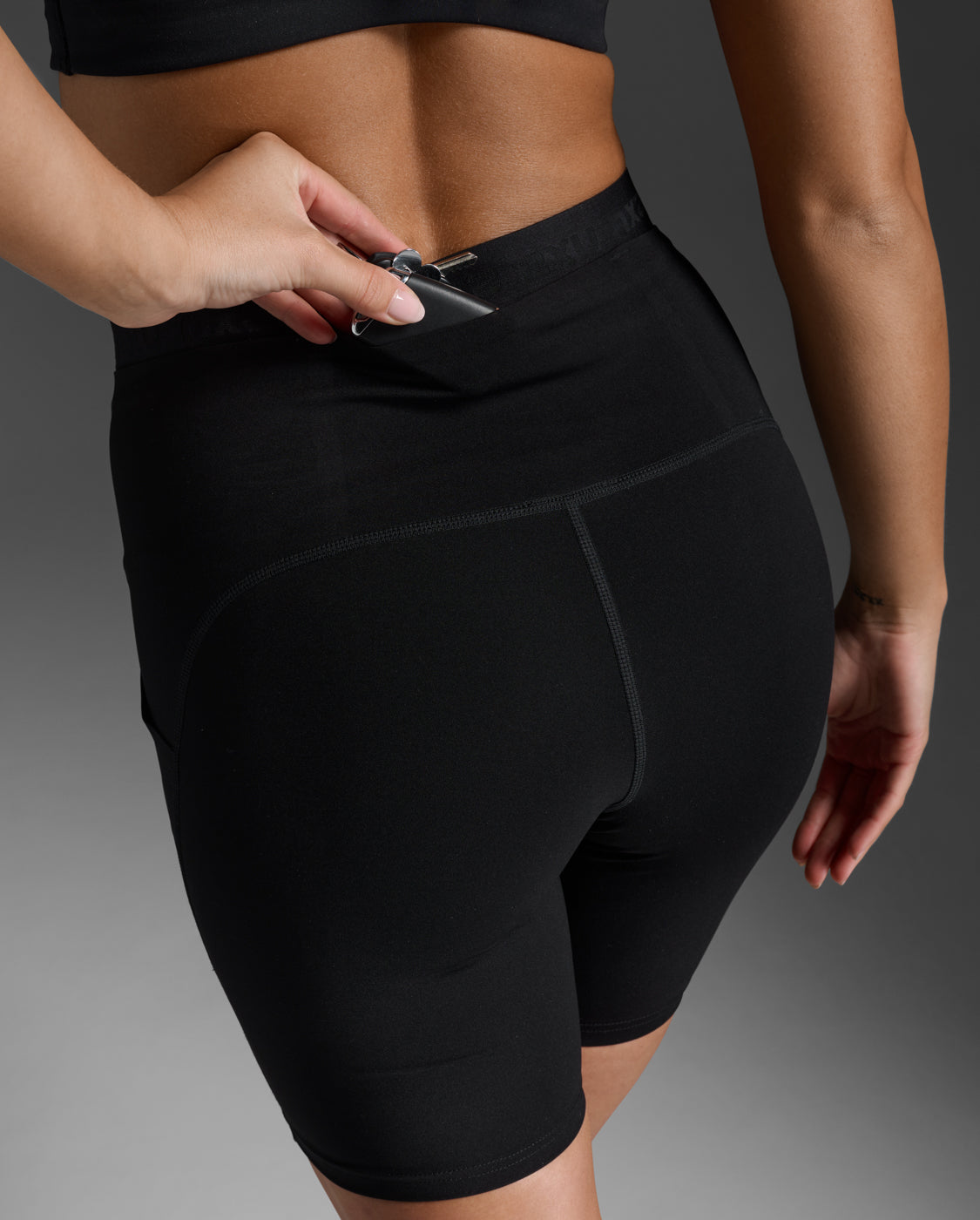 Form Stash Hi-Rise 6" Compression Short with Pockets