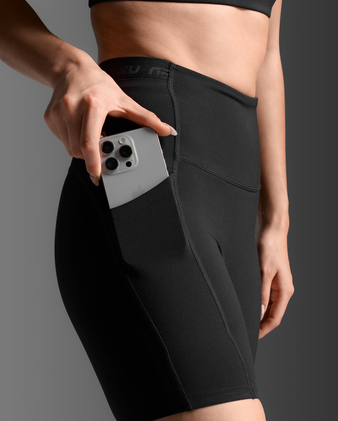 Form Stash Hi-Rise 6" Compression Short with Pockets