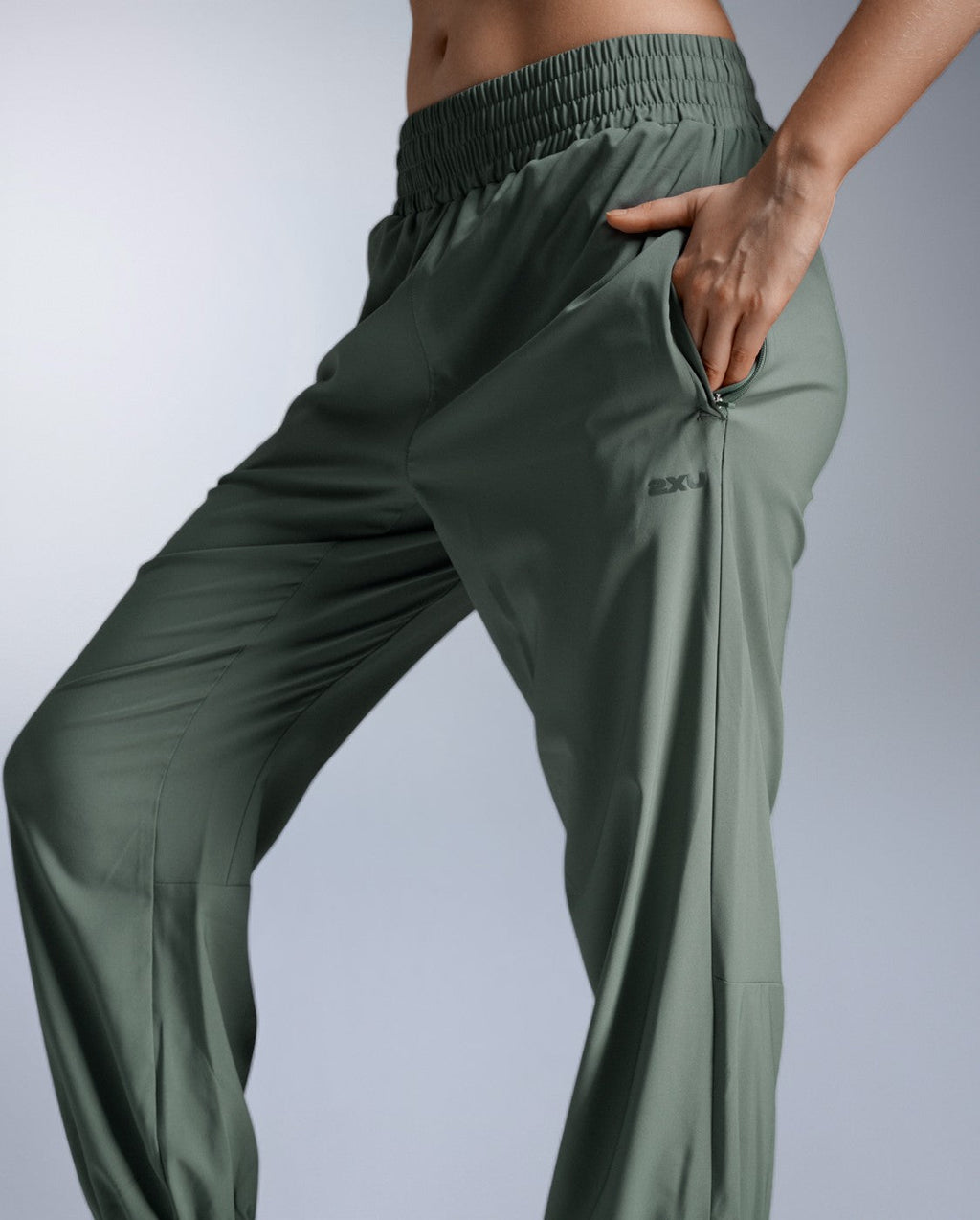 Aero Hi-Rise Woven Jogger
